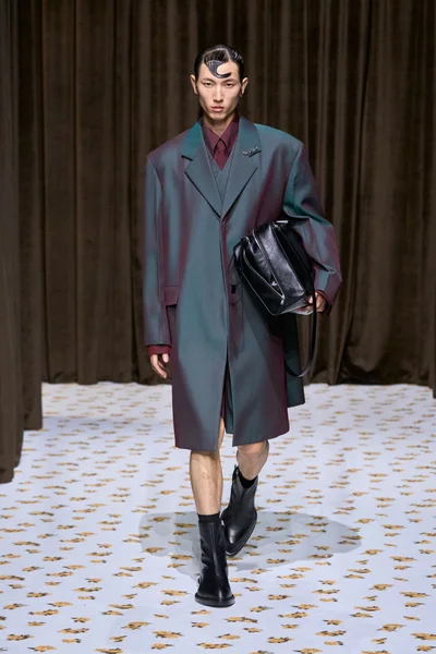 Look 3